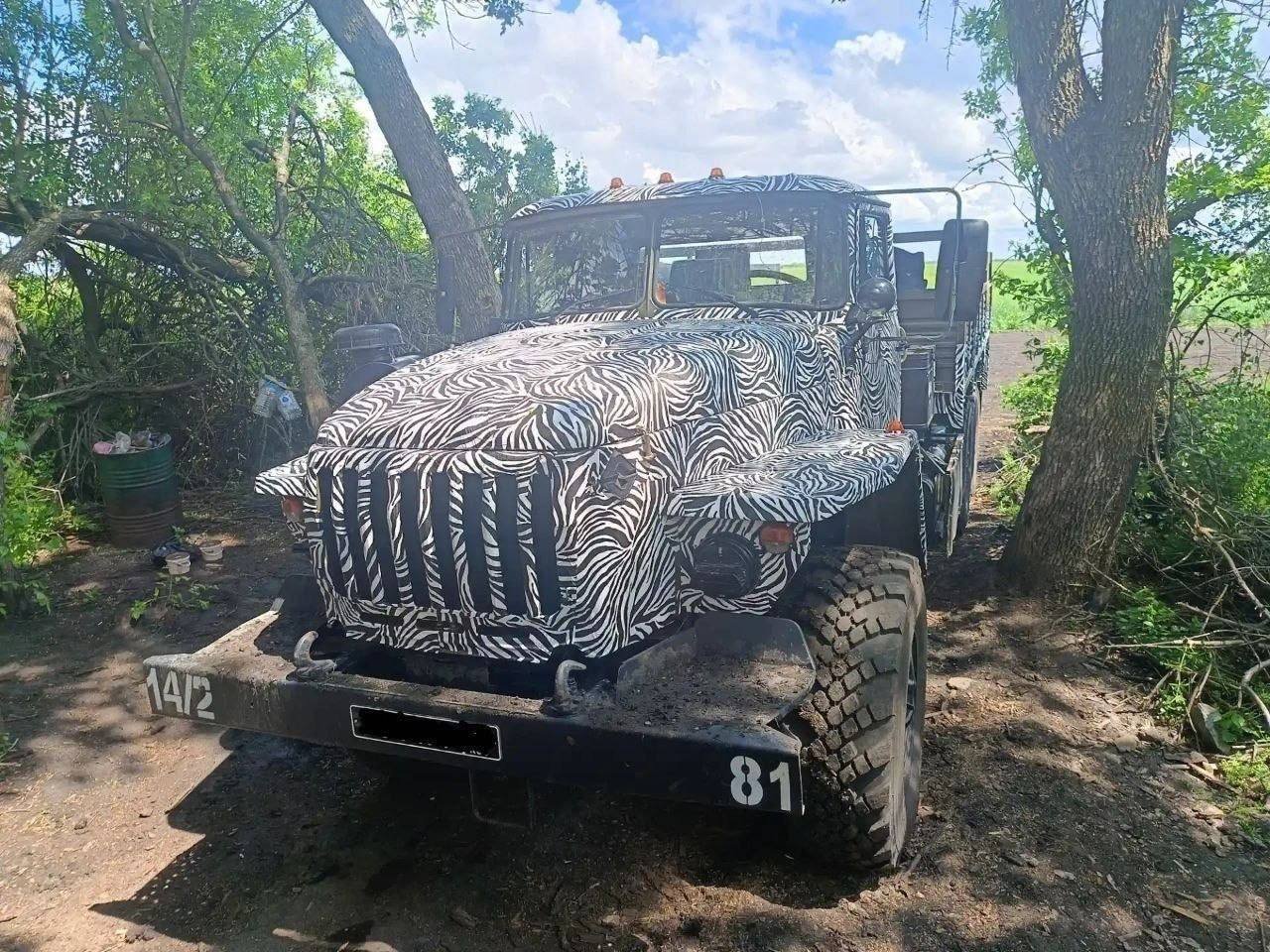 Russian military vehicle painted with World War I-style dazzle camouflage designed to confuse AI-powered attack drones.